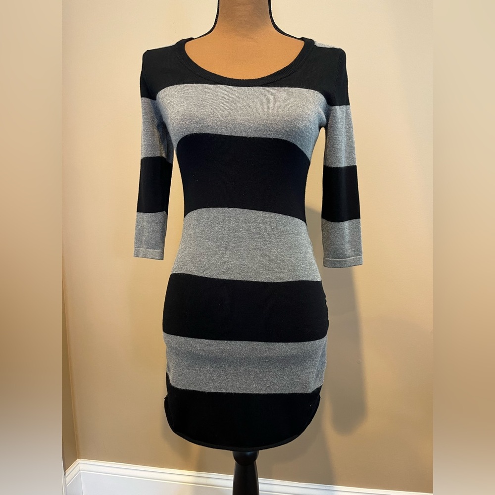 Gray and Black light weight top